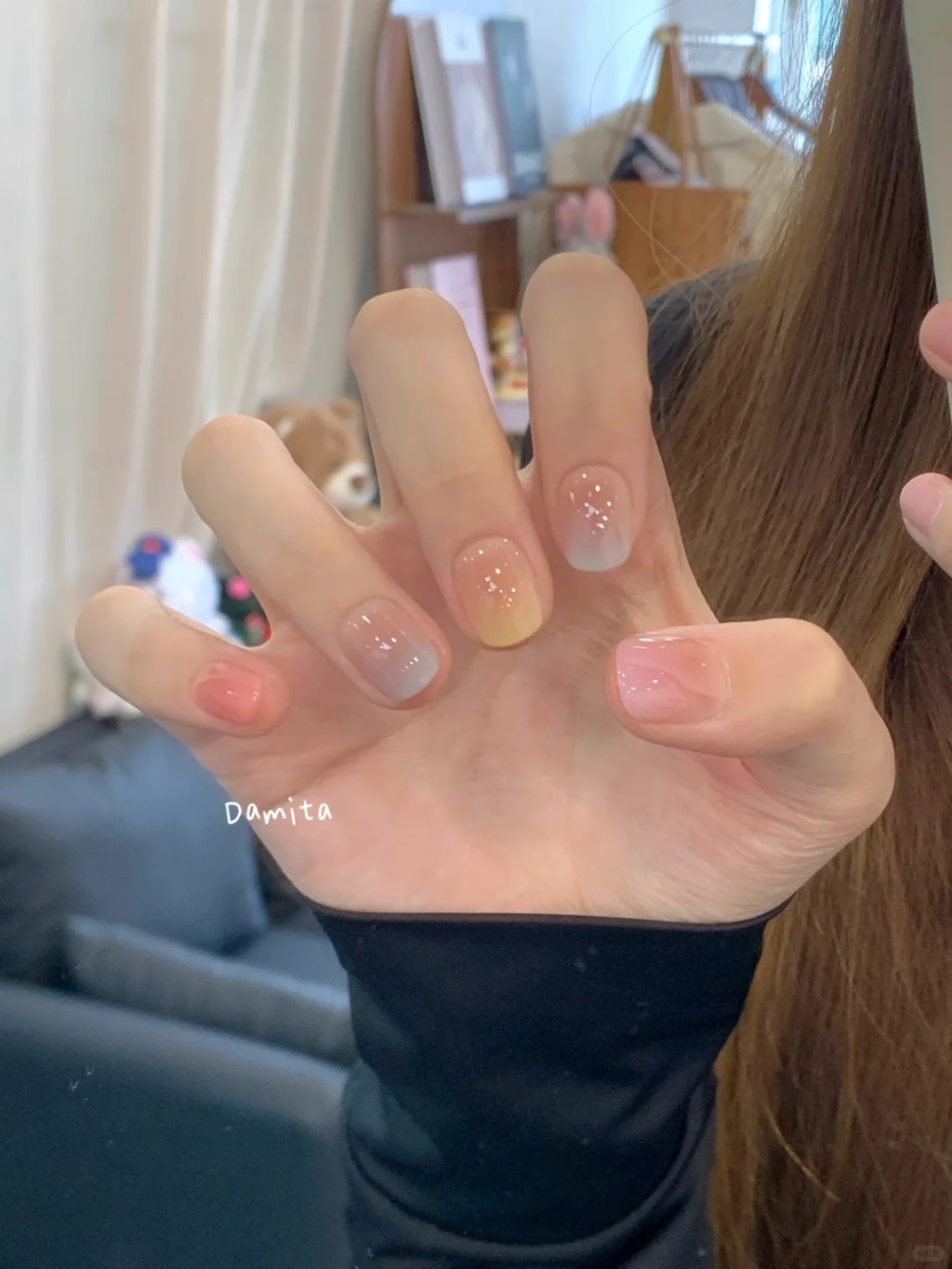 7 Dreamy & Minimalist Nail Designs for a Polished Everyday&nbsp;Look